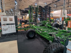 Brona Amazone Catros+ ma 12 metrów a idzie jak po sznurku, nawet na zboczach. Ale jak to możliwe?