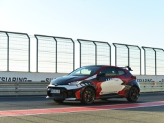 Japończycy potrafią przyspieszyć puls. Te Toyoty na torze czują się jak ryby w wodzie