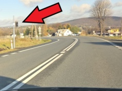 Jest ledwo zauważalny! Nowy fotoradar pod Nowym Sączem – wiemy kiedy zacznie „pstrykać” zdjęcia