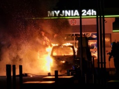 Na stacji paliw samochód stanął w płomieniach. Stał przy dystrybutorze i zbiorniku gazu LPG