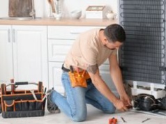 Złota rączka na telefon. Cenimy ją za to, że naprawi, dokręci, wymieni