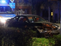 Auta zaczęły zwalniać, kierowca BMW nie zareagował. Uszkodził dwa audi