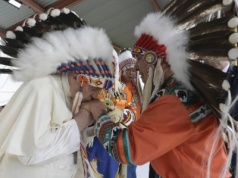 Watykan zwróci artefakty rdzennym mieszkańcom Kanady. Przedmioty trafiły do Rzymu 100 lat temu