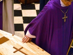 Krasnystaw. Prokuratura nakazała przerwać pogrzeb i zabrać trumnę z ciałem