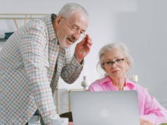 Marzysz o 7 tys. zł emerytury? Szacunki pokazują, ile trzeba dziś zarabiać