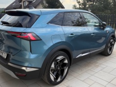 Renault zamierza odciągnąć klientów od chińskich salonów SUV-em z silnikiem 1.8 i spalaniem 4,3 l za 122 900 zł