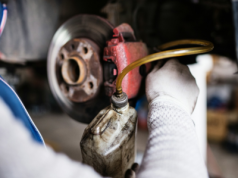 Kluczowy element układu hamulcowego. Jak płyn hamulcowy wpływa na bezpieczeństwo?