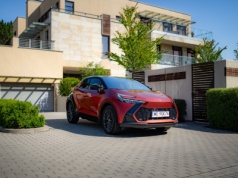 Toyota zmienia zasady gry. Nowy model raz na 9 lat, resztę załatwi soft