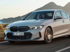 Nowe BMW serii 3 odsłania karty. To znajdziesz pod maską