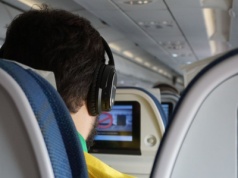 Bez słuchawek nie wychodzimy z domu. W samolocie stają się zagrożeniem