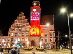 Olsztyn w czerwieni. To apel o ochronę dzieci przed krzywdzeniem