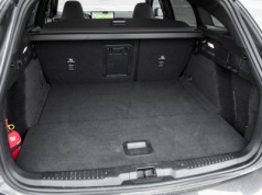 W polskich salonach Forda zalegają dziesiątki takich aut z zeszłego roku. Dilerzy przeceniają je jak mogą, bo zaraz będą dwuletnie