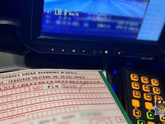 Pędził 136 km/h przy przejściu dla pieszych. Policja zatrzymała agresywnego kierowcę