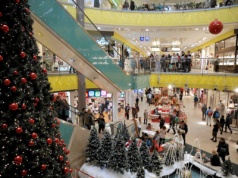 Presja kupowania prezentów pcha nas w długi. "Za 50 zł to badziew można kupić"