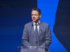 Radni podnieśli pensję Rafałowi Trzaskowskiemu. „To nagroda za brak pracy dla miasta”