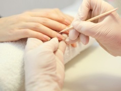 Nie masz pomysłu na manicure? W grudniu takie paznokcie będą hitem