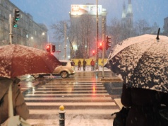 W nocy czeka nas atak zimy. IMGW ostrzega: intensywne opady śniegu, silny wiatr i oblodzenia