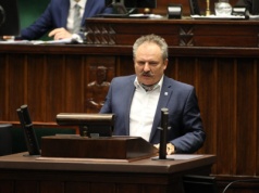 Jakubiak krytykuje zakaz alkoholu w Sejmie. „To miejsce dla ludzi specjalnej troski?”