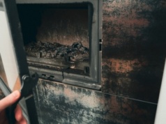 Tym nie wolno palić w piecu. Za to grozi 5 tys. zł kary