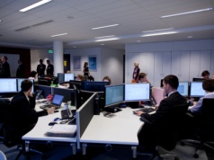 Polacy tak zadowoleni ze swojej pracy, że chętnie poleciliby ją znajomym. Jeden bardzo ważny czynnik