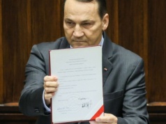 Rosja za to zapłaci. Sikorski zerwał ważną umowę. Prawo wejdzie w życie tuż przed Wigilią