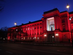 Kancelaria Premiera cała podświetlona na czerwono. Co się stało?