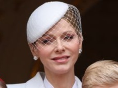 WAŻNE! Najsmutniejsza księżna świata w końcu się uśmiecha (FOTO)