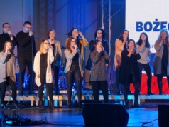 Muzycy i blogerzy podzielą się swoją wiarą z młodzieżą