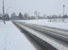 Zima zaatakowała. Duże problemy z jazdą po drogach regionu sądeckiego