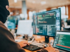 Zagrożenia w cyfrowym świecie. Jak nie dać się oszukać?