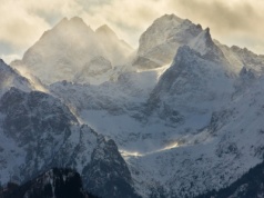 Śnieżyce nad Polską. W Tatrach drugi stopień zagrożenia lawinowego