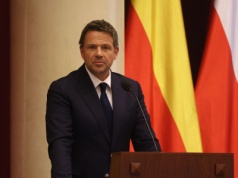 Podwyżka dla Trzaskowskiego