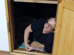 Kraśnik: 45-latek poszukiwany sądowym nakazem ukrył się w schowku na strychu