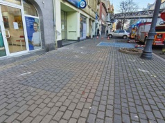 Nietypowe zdarzenie na Gdańskiej w Bydgoszczy. Z jednej z kamienic… odpadł gzyms