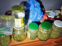 Rozbił trzy samochody, miał ponad 870 g marihuany. 37-latek z powiatu rzeszowskiego z zarzutami