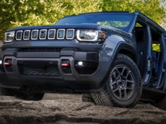 Jeep Recon to Wrangler wśród elektryków. 3,7 s do setki w terenówce