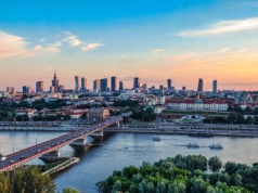 Parking przy lotnisku Okęcie – jak wybrać najlepszy? Ceny, transfer i praktyczne wskazówki