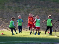 Na szkolnym podwórku wciąż rządzą chłopcy. Te badania to gorzka prawda dla kobiet