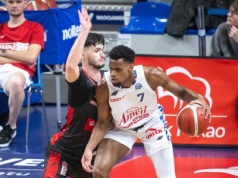 Nie mieli recepty na Locketta. Pech nie opuszcza Czarnych