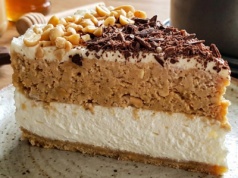 ​Warstwowy śmietanowiec z orzechami i czekoladą. Słodka propozycja Jurka Sobieniaka