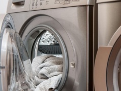 Najgorsze tryby prania. "Pożerają" prąd i wodę bez opamiętania