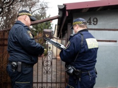 Chodzą po domach i sprawdzają drewno. Za nieprawidłowości grozi kara do 5000 zł