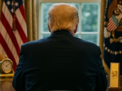 Trump i tajemniczy prezent od szwajcarskich miliarderów. Chwilę później decyzja, która zszokowała Europę