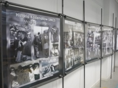 Lublin: Muzeum UMCS zaprasza na kolejną wystawę do kultowej „Trójki”. Ty razem to fotohistoria „Kozienaliów”