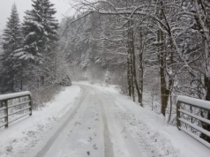 Pracowita noc dla służb w sądeckim i gorlickim. Śnieg głównym powodem wezwań