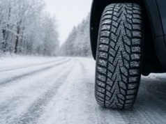Dlaczego opony zimowe ratują życie – i czemu 