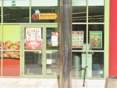 Przez to, co zobaczyła w Biedronce na Ochocie, ma odwrót wymiotny. 