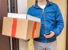 Oszustwo na paczkę za pobraniem. Kolejne osoby dają się oszukać