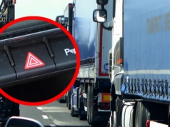 Kiedy należy włączyć światła awaryjne przy dojeżdżaniu do korka?