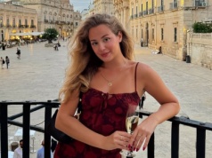 Wiktoria Gąsiewska chwali się fotką w bikini. Uwagę zwraca brzuch aktorki